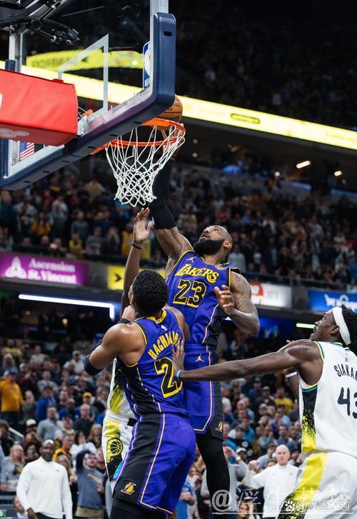 詹姆斯补篮绝杀湖人险胜步行者 东契奇砍下34分