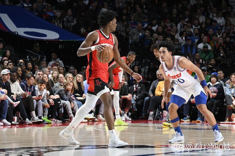 火箭客场逆袭勇士,将系列赛拖入决胜局,双方3-3战平。 火箭客场逆袭勇士,将系列赛拖入决胜局,双方3-3战平。